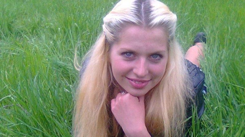 Родичі давно вже прозвали мене «старою ді вою». А тітка взагалі говорила, що вже не сподівається погуляти на моєму весіллі. З мамою було набагато гірше. Вона дзвонила мені щовечора і читала свої лекції, а мене все це дістало