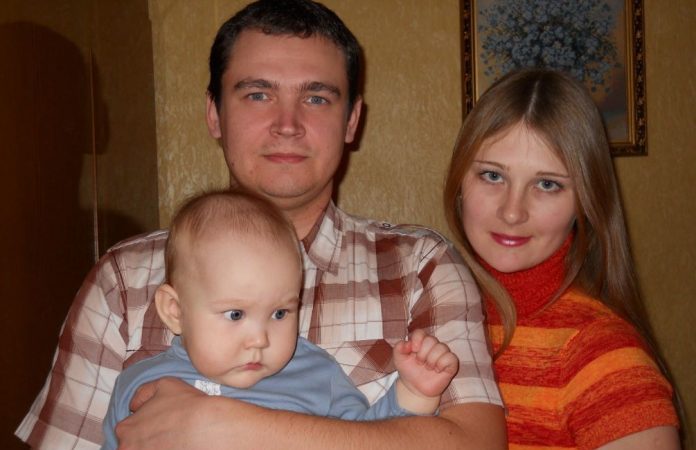 «А ви куди це зібралися посеред ночі? Дітей навіщо збираєш?» — запитав він дружину. «Ми йдемо від тебе».