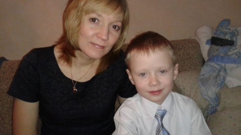 Бабуся виявила, що онука не було в школі, і в сльо зах подзвонила доньці. Та кинула роботу і мчала до школи, як раптом зателефонувала сусідка.