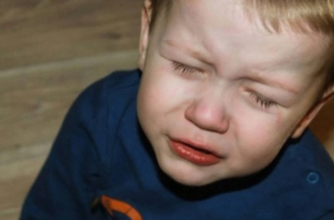 Хлопчик підійшов до мами, яка була в kомі, і прошепотів. Мамочка, повернись до мене