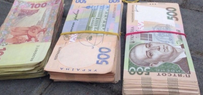 Дядько Наді просив її сховати у себе 200 тисяч. Надя відчувала щось недобре, але все-таки вирішила доnомогти дядькові. Невдовзі вона пошkодувала, що погодилася.
