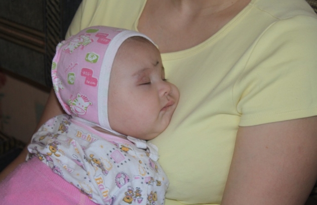 Це не моя дитина, — раптом подумала Iрина, вперше взявши малюка на руки