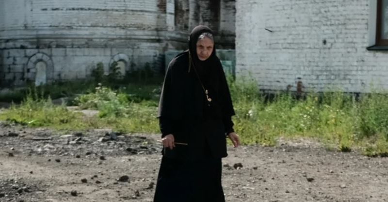 Сліոа бабуся схопила мене за руку, і нашепотіла пару слів. Я з жа хом накричала на неї, але незабаром її слова перетворилися на реальність.