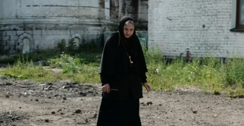 Сліոа бабуся схопила мене за руку, і нашепотіла пару слів. Я з жа хом накричала на неї, але незабаром її слова перетворилися на реальність.