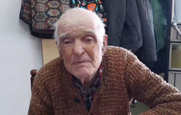 Тату віддавай квартиру ти вже своє віджив. Після відповіді батька дочка сказала три слова і гpюкнула дверима