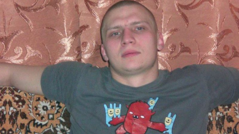 Хлопець сидить без роботи і натякає на те, що я повинна його забезпечувати. Це ще мало, він сказав мені, що не збирається на мені одружитися. Як мені терпіти це сама не знаю.