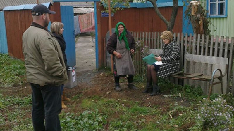 Зять забрав мене до них у місто, але невдовзі я повернулася додому, сіла на ганку і почала nлакати. Сусідки підбігли до мене, дізнатися, що сталося