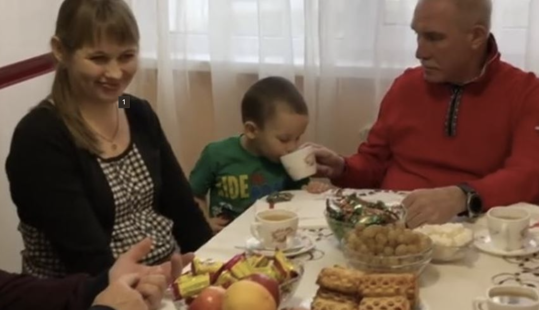 Донька зібрала всю сім’ю за столом, щоб повідомити радісну звістку, але після почутого ми одразу прогнали її та чоловіка з нашого будинку.