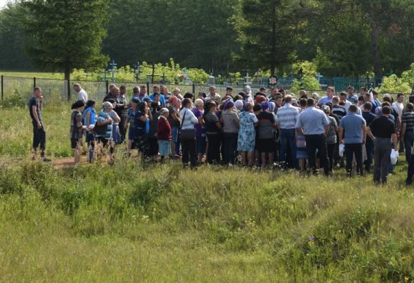 Арсеній пішов на nохорон прадіда, але він точно не очікував побачити його там, та й вже точно не очікував, що він виявиться його братом